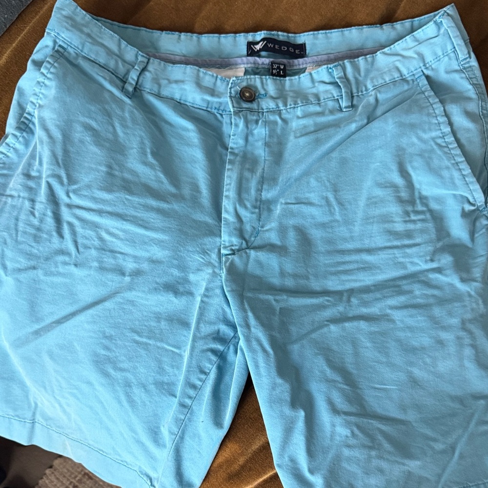 Wdge Men's Light Blue Flat Front Golf Shorts, 32” waist, 9.5” inseam